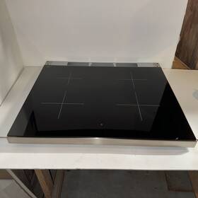 20004136 Bosch Stove Glass Top Small Chip On Center Doesn T Affect Operation
