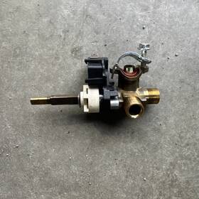De81-04151a Dacor 103689-01 Range Center Dual Burner Valve - C7