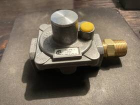 530310 Fisher & Paykel Natural Gas Regulator Part # And Brass Nipple