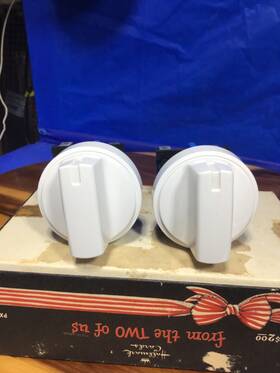 2-wb24x25013 Ge Wb03x24952 Range Infinite Control Switch/wb03x24952 Knob White/6 Months Old