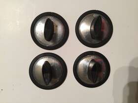 F-261 Wedgewood-holly 4 Vintage Knobs 1965 Gas Surface Unit Silver And Black