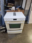 Jenn Air JES9800CP White Downdraft Range Glass Very Nice. Fixed Price $2500.00.