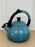 Creuset Enamel Steel Oolong Teapot Kettle/caribbean BLUE/1.6 Qt/ Excellent. Fixed Price $39.00.