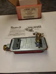 4090-386, 3.3-4.0 Volt Bimetal Valve. Fixed Price $40.00.
